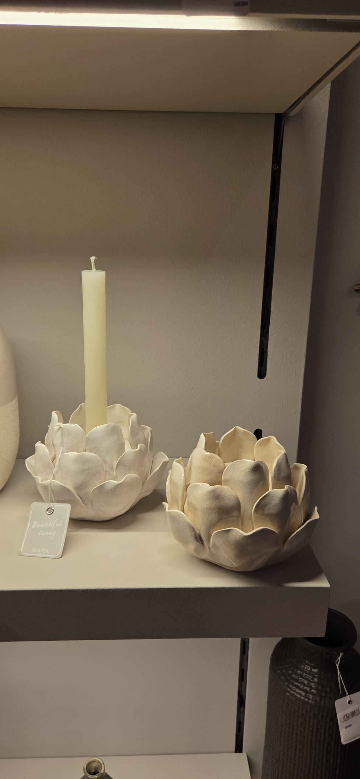 Boltze - Waxinehouder - Kaarsenhouder - Set van 2 - Bloem - Beige en Wit - Keramiek - 13x10cm - Afbeelding 2