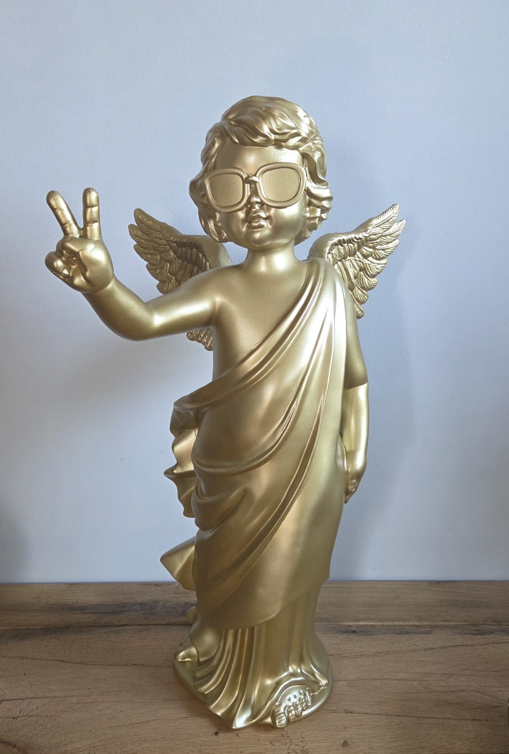 Boltze - Engel - Beeld Goud - Engel met Peace gebaar - Polyresin - 27 x 20 x 50 cm - Decoratief Beeld - Kerst - Afbeelding 3